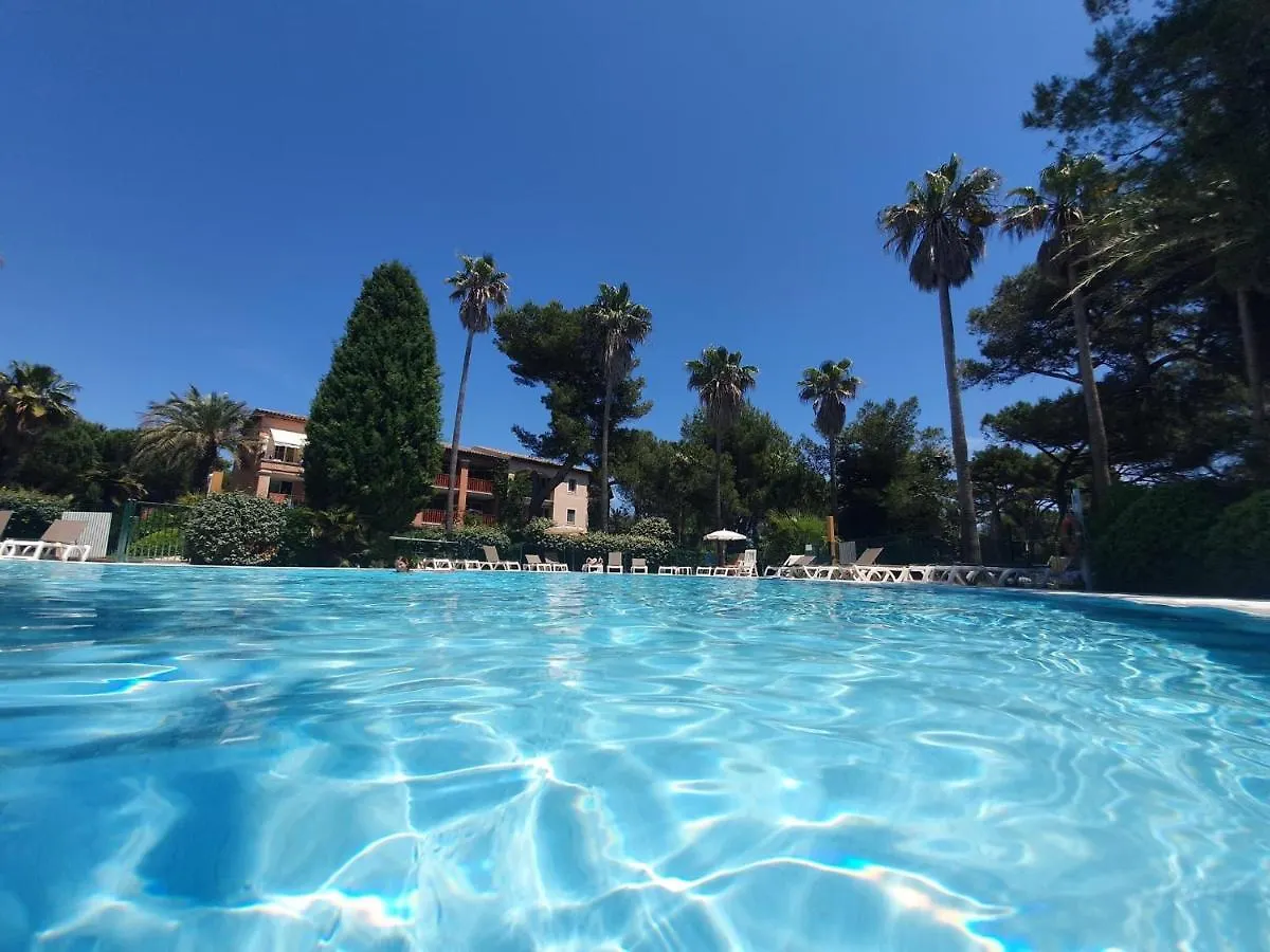 Appartement En Residence Privee, Face A La Mer Avec Acces Direct Plage Hyeres 0*,  France