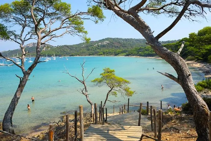Apartment Appartement En Residence Privee, Face A La Mer Avec Acces Direct Plage Hyeres France