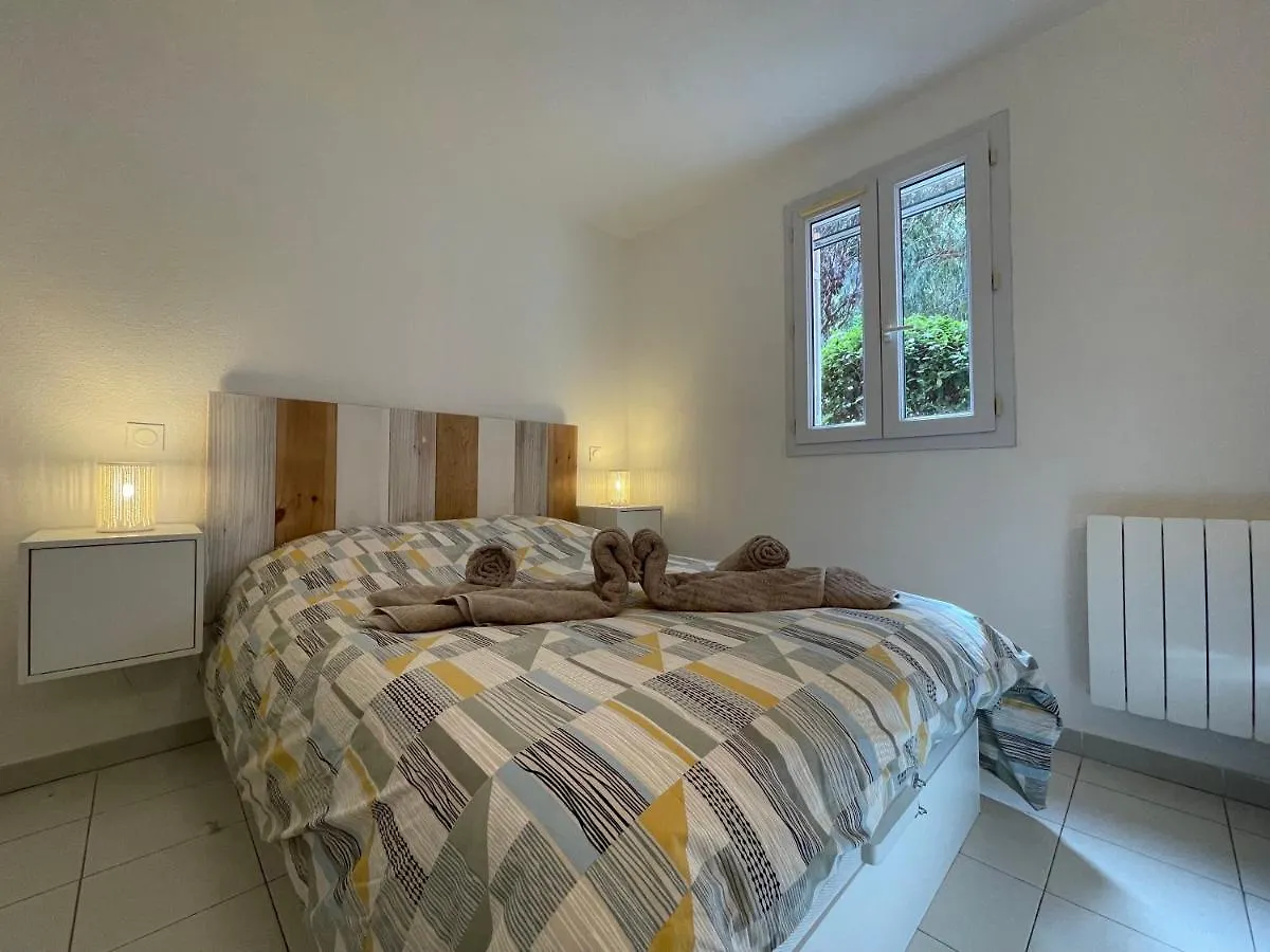 Appartement En Residence Privee, Face A La Mer Avec Acces Direct Plage Hyeres Apartment